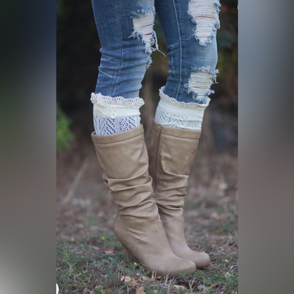 One Size Over The Knee Eyelet Long Socks With Big Eyelet Bow Set of 2 - Picture 10 of 13